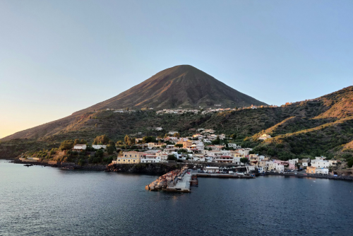 Alla scoperta delle Eolie: natura, mare e vulcani